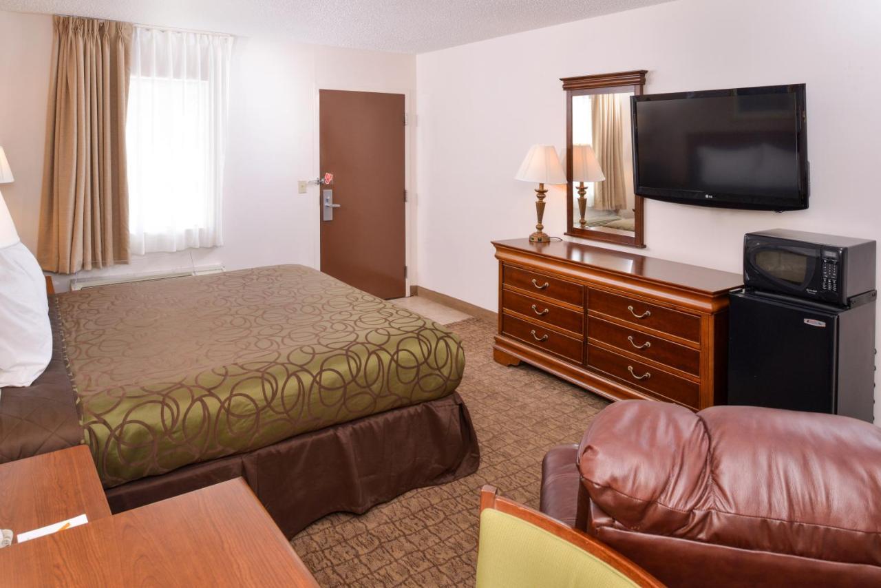 Briarwood Inn Of Geneva المظهر الخارجي الصورة