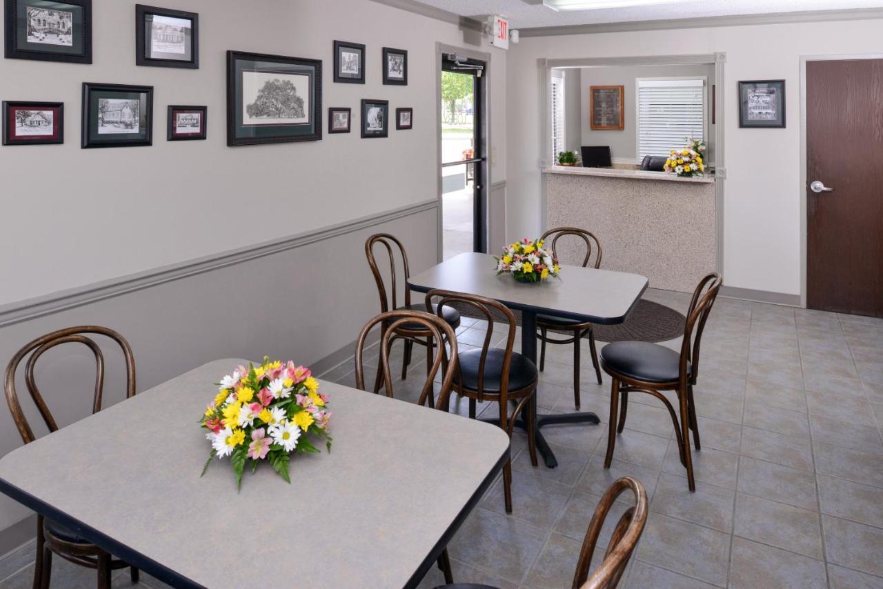 Briarwood Inn Of Geneva المظهر الخارجي الصورة